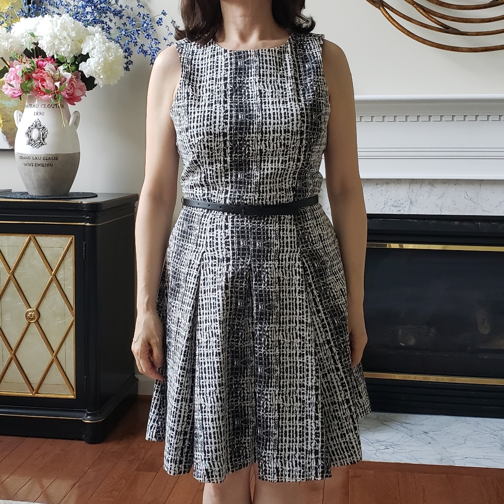 EVA LONGORIA Black and White Printed A-Line Knee Length Dress - Sz 2